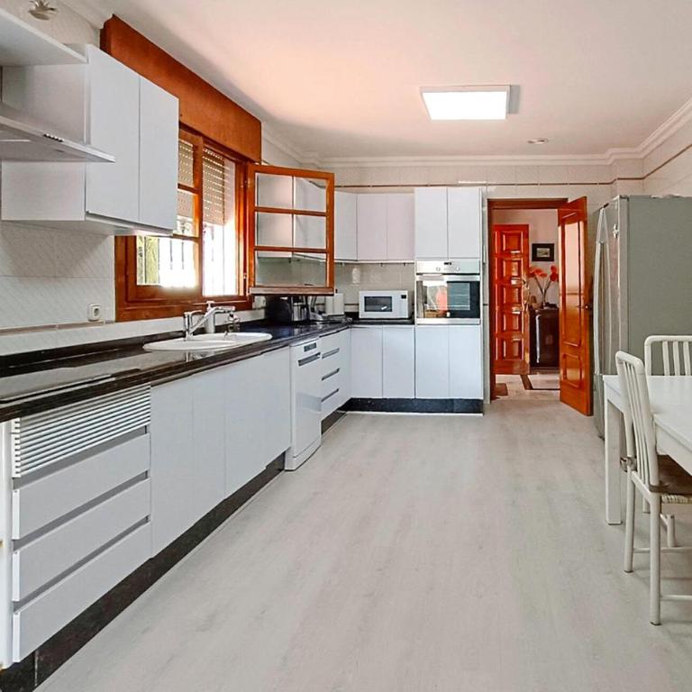Amazing Home In Malaga - Four-Bedroom Vacation Home - 5