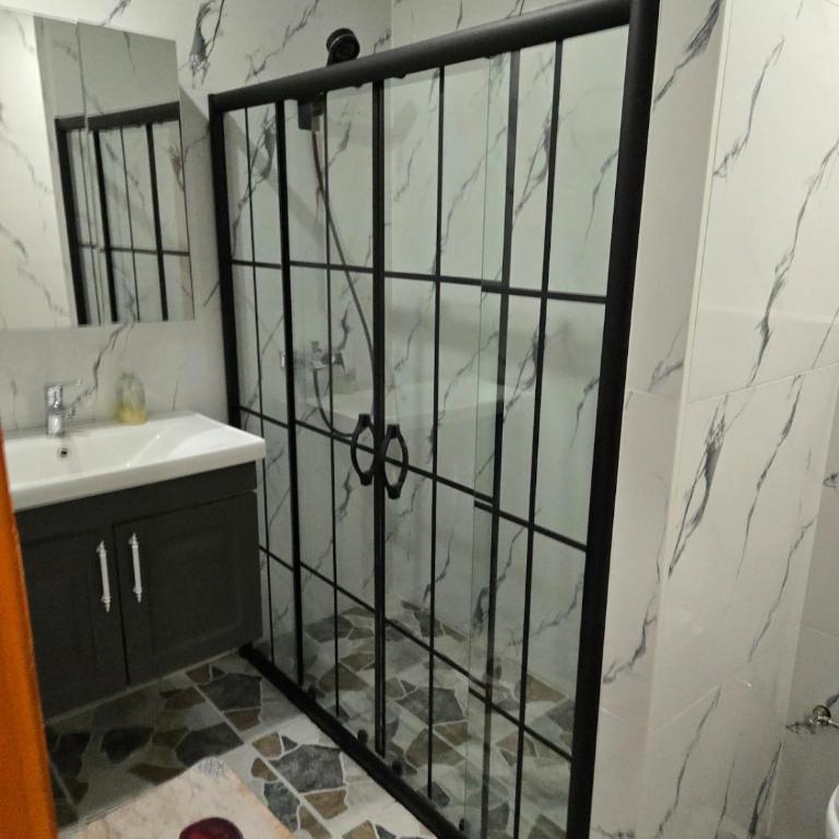 Cozy renovated studio Comfort practicality - One-Bedroom Apartment - 4