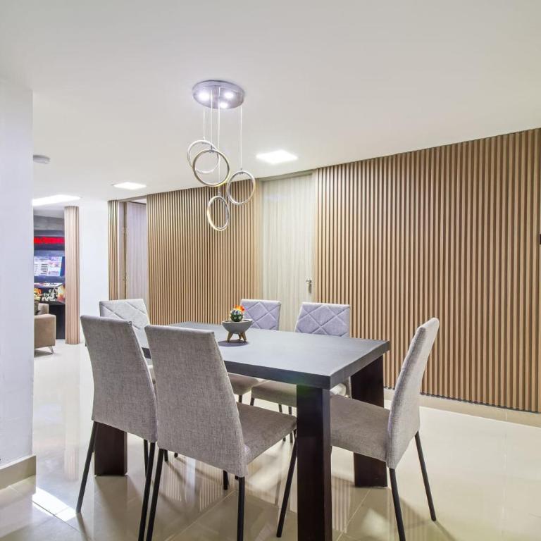 5 bedroom, with Arcade machine and foosball, 1 block from Lleras park P3 - Apartment - 14