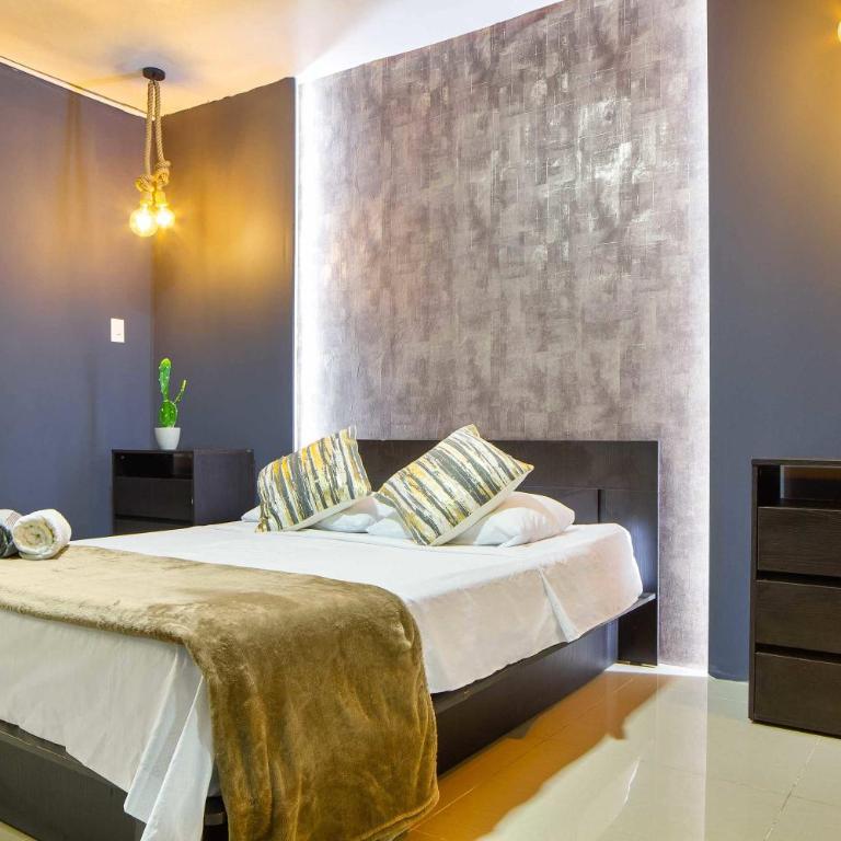 5 bedroom, with Arcade machine and foosball, 1 block from Lleras park P3 - Apartment - 15
