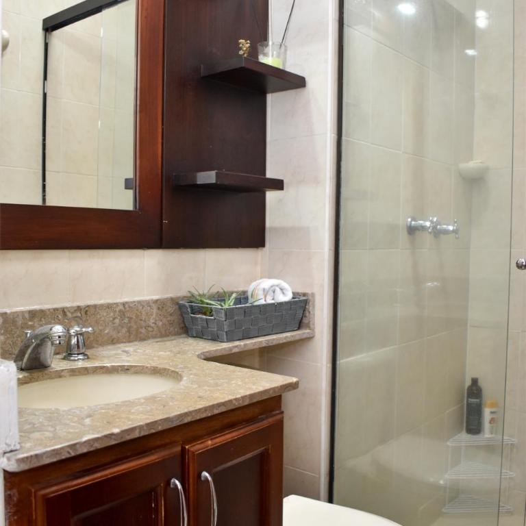 Habitación cómoda en Envigado - Habitación Doble con baño compartido - 4
