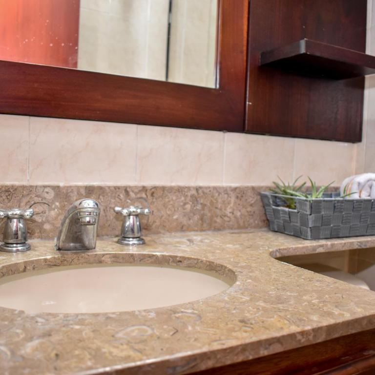 Habitación cómoda en Envigado - Habitación Doble con baño compartido - 16