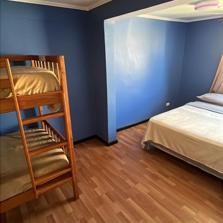 Fast Track SCL Airport - Quadruple Room with Shared Bathroom - 5