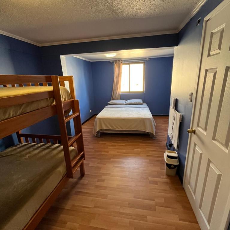 Fast Track SCL Airport - Quadruple Room with Shared Bathroom - 2