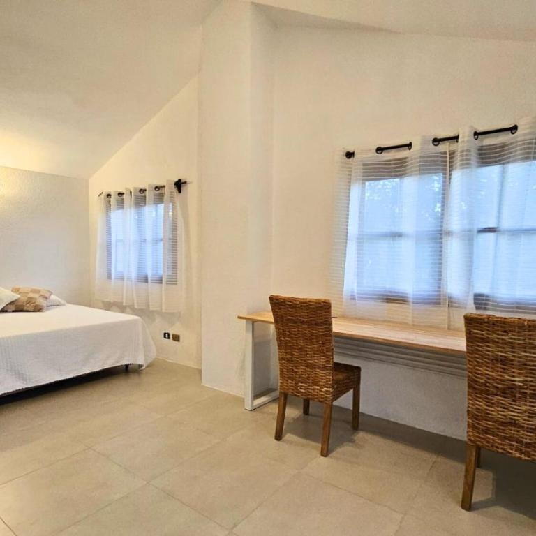 Casa a 1 cuadra de Playa Mansa Piscina y BBQ - Three-Bedroom House - 12