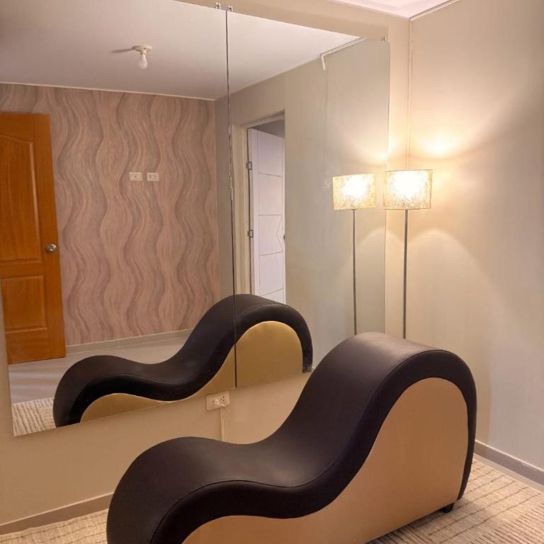 Huacachina House King Bed Room with Air Conditioning - Two-Bedroom Apartment - 12
