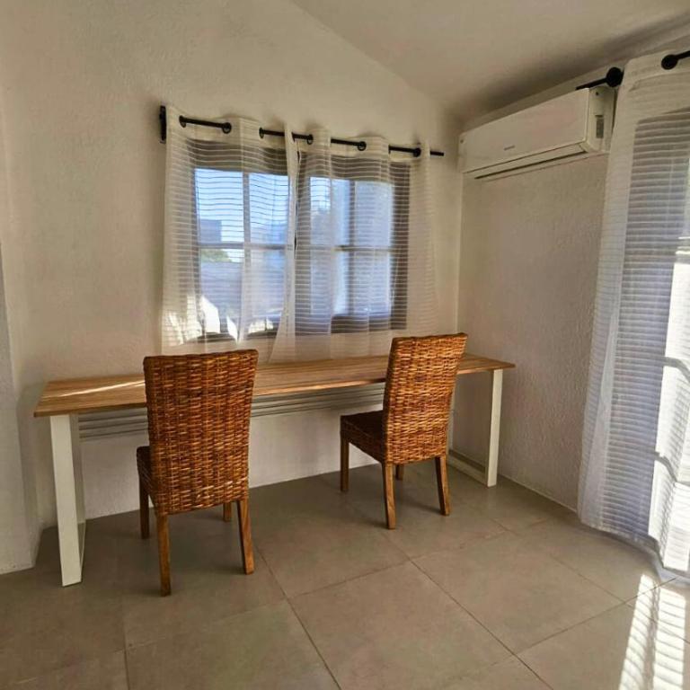Casa a 1 cuadra de Playa Mansa Piscina y BBQ - Three-Bedroom House - 13