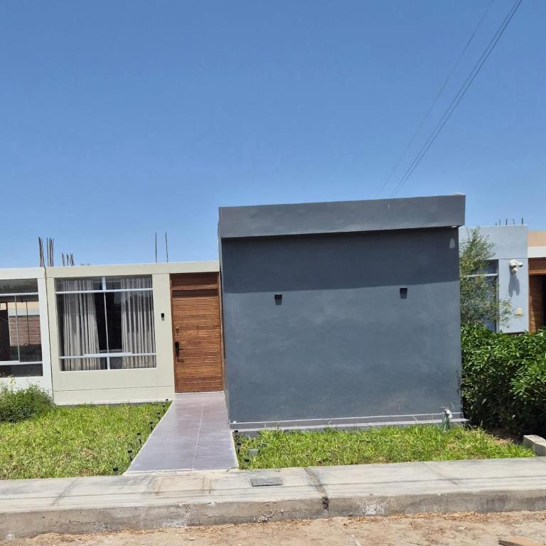 Huacachina House King Bed Room with Air Conditioning - Two-Bedroom Apartment - 2