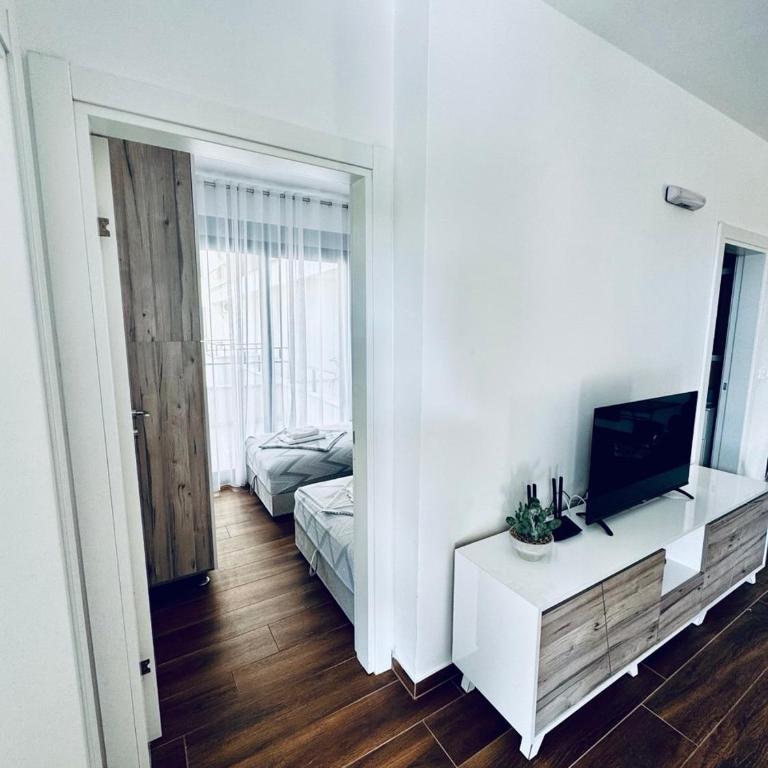 K-Club Apartments - Two-Bedroom Apartment with Terrace and Sea View - 9