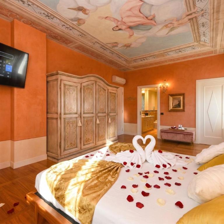 Villa Bugatti Indipendent Villa ,lake view and private pool, DesenzanoLoft Official Partner Homes & Villas by Marriott Bonvoy - Villa Deluxe - 25