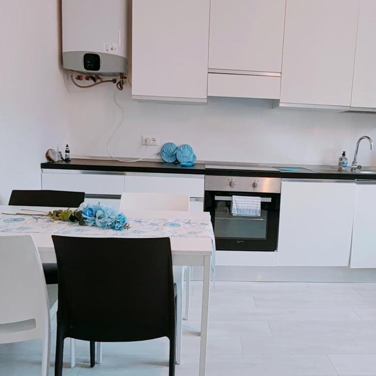 APPARTAMENTO BLU -OVER THE RAINBOW APARTMENTS - LIDO di JESOLO- PIAZZA MAZZINI 200 MT DAL MARE - Appartamento con 1 Camera da Letto - 2