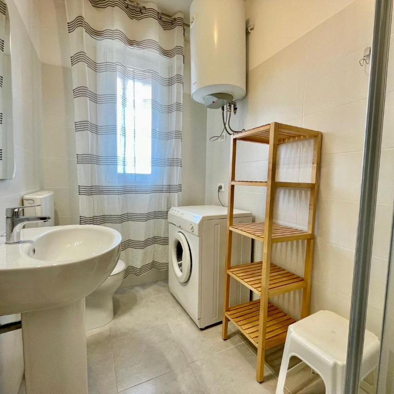 Recently renovated accommodation near the sea - Appartamento - 6