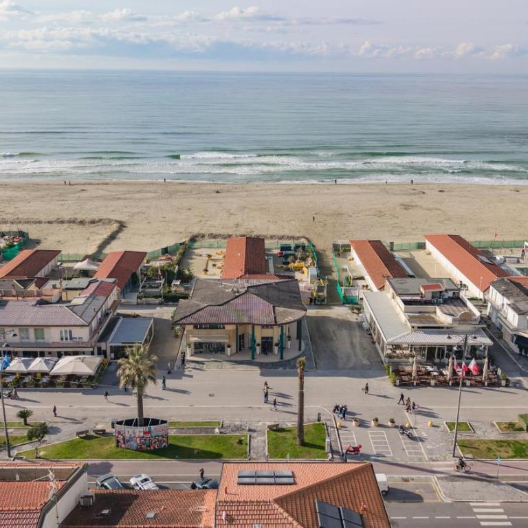 Intero Appartamento sul mare Passeggiata Viareggio - Appartamento con 3 Camere da Letto - 43