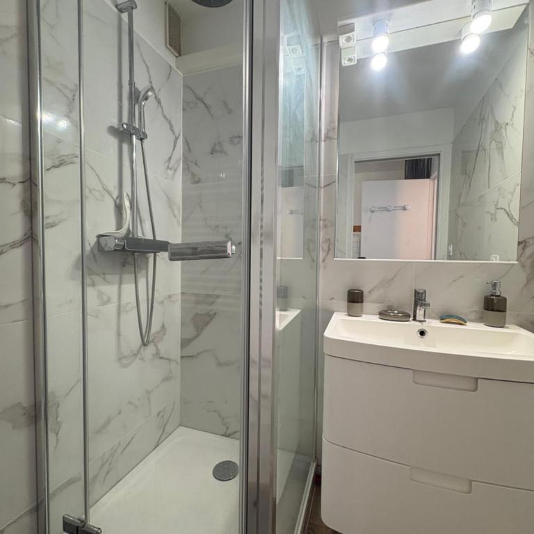 Appartement 6 pers Clim,Piscine,Parking,2 Balcons - Apartment mit 3 Schlafzimmern - 8