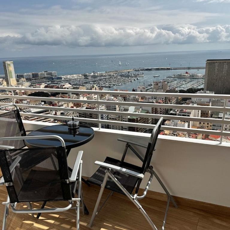 Downtown apartment with the best ocean views - One-Bedroom Apartment - 12
