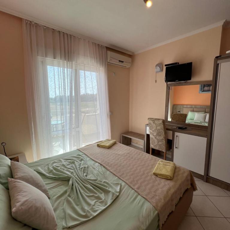 Apartments Belmare - Triple Room with Balcony - 7