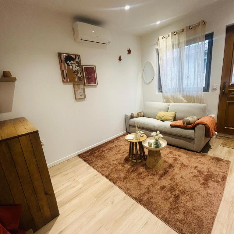 Appartement TYPIQUE ESTAQUE 5 mn port et gare Estaque - Chambre Double avec Salle de Bains Privative - 1