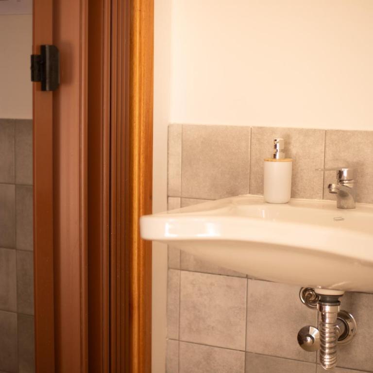 Diez Pinos - Habitación adaptada para personas con movilidad reducida - Cama grande - 4