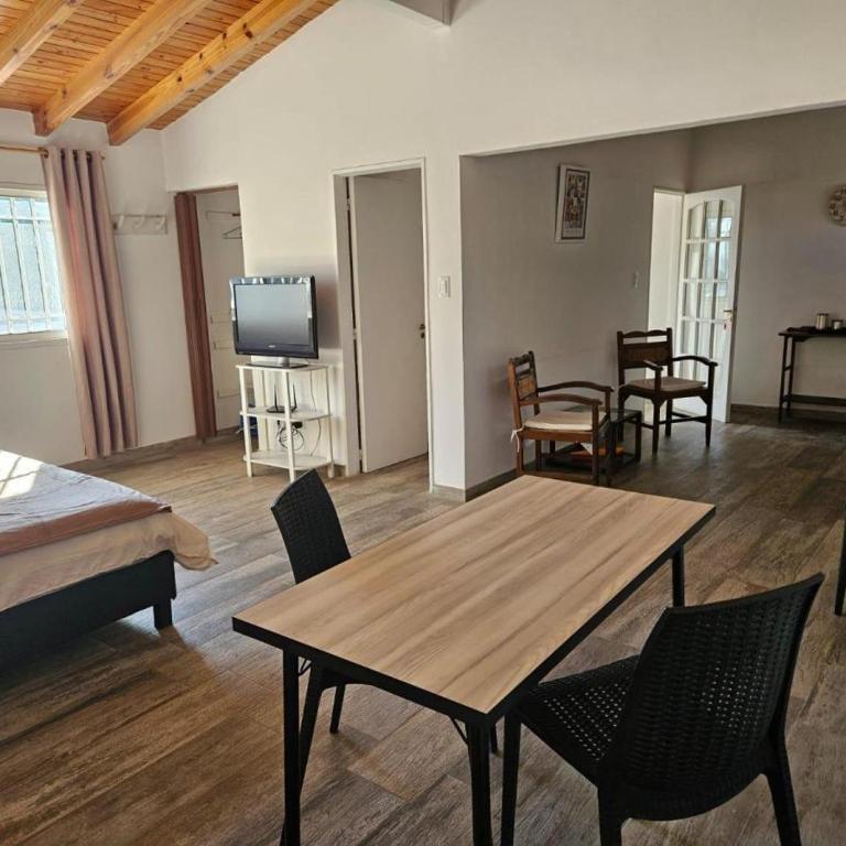 Senderos de Mendoza sobre civit al 53 - Three-Bedroom Apartment - 22