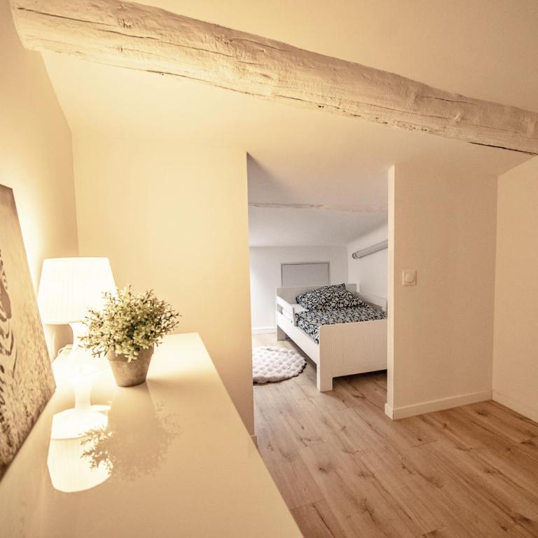 Appartement T4 plein centre ville Climatisé escalier étroit - Appartamento con 3 Camere da Letto - Piano Alto - 15