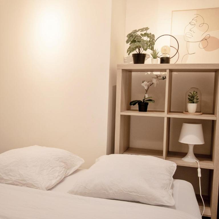Appartement T4 plein centre ville Climatisé escalier étroit - Appartamento con 3 Camere da Letto - Piano Alto - 24