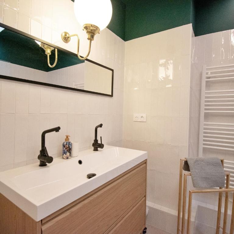 Appartement T4 plein centre ville Climatisé escalier étroit - Appartamento con 3 Camere da Letto - Piano Alto - 16
