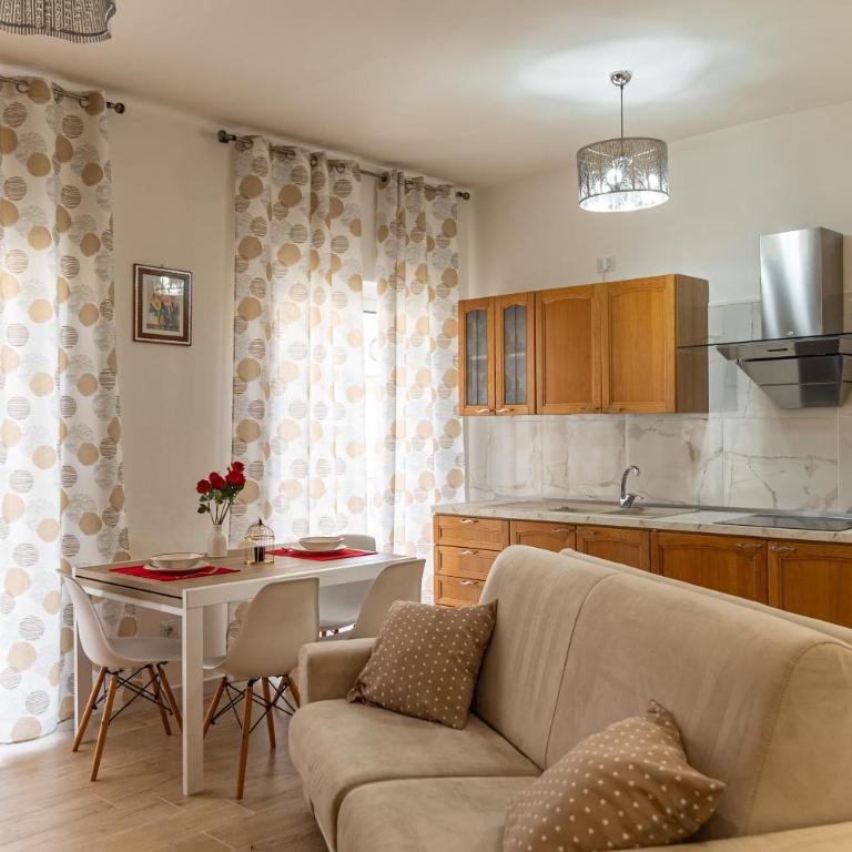 Alba Apartment - Bari Center - Appartamento con 2 Camere da Letto e Vista Città - 1
