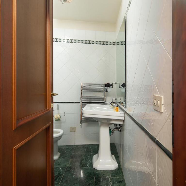 Frescoed Duomo Retreat - Appartamento con 2 Camere da Letto - 14