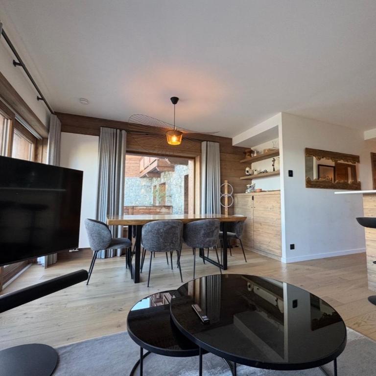 Séjour été - Appartement 4 pièces 6 personnes avec terrasse 50 m2 pour un séjour en famille avec vue exceptionnelle sur Meribel - Apartment mit 3 Schlafzimmern - 11