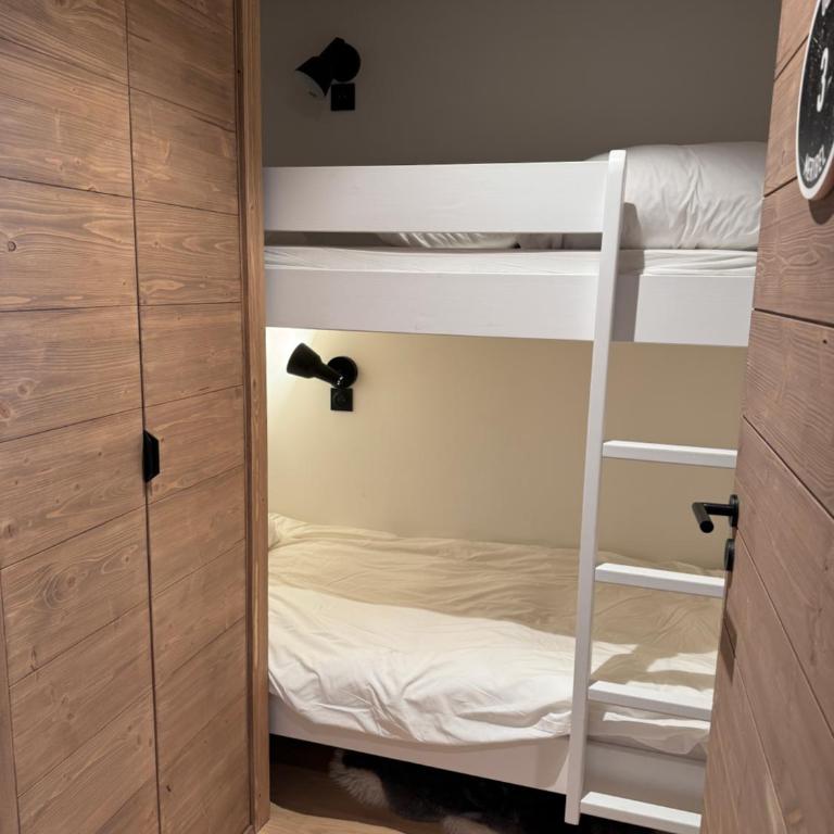 Séjour été - Appartement 4 pièces 6 personnes avec terrasse 50 m2 pour un séjour en famille avec vue exceptionnelle sur Meribel - Apartment mit 3 Schlafzimmern - 17