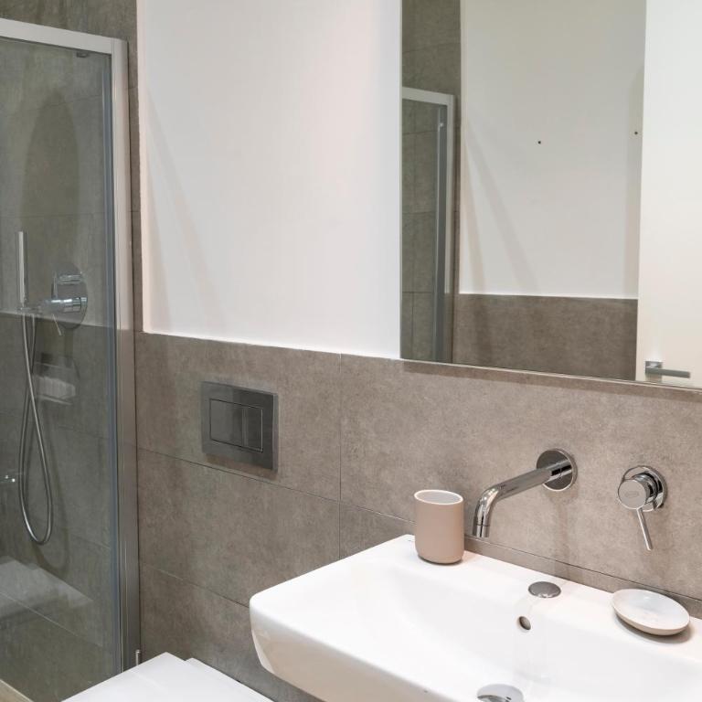 Magnifico Suites - Camera Matrimoniale con Balcone - 2