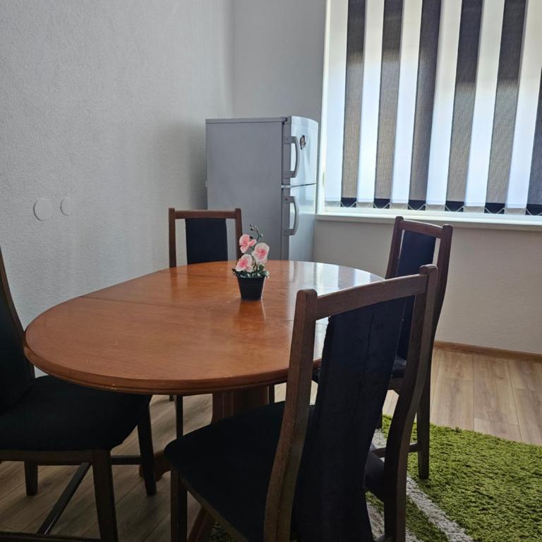 Apartman Iman1 - Three-Bedroom Apartment with Balcony - 9