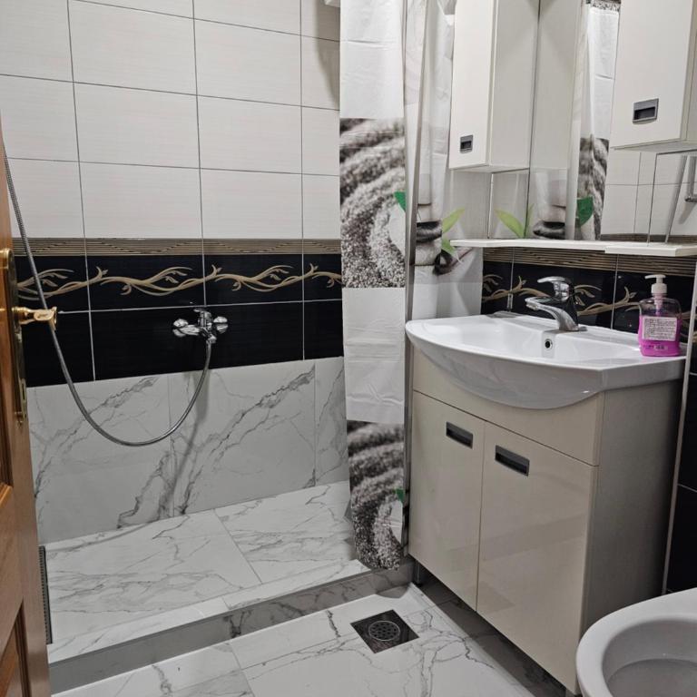 Apartman Iman1 - Three-Bedroom Apartment with Balcony - 13