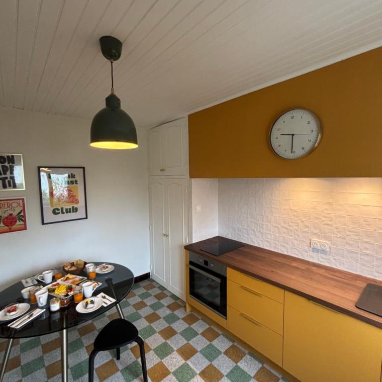 Appartement calme et lumineux, cour extérieure, repas maison possibles - proche Gare et Centre - Apartment mit 2 Schlafzimmern - 5