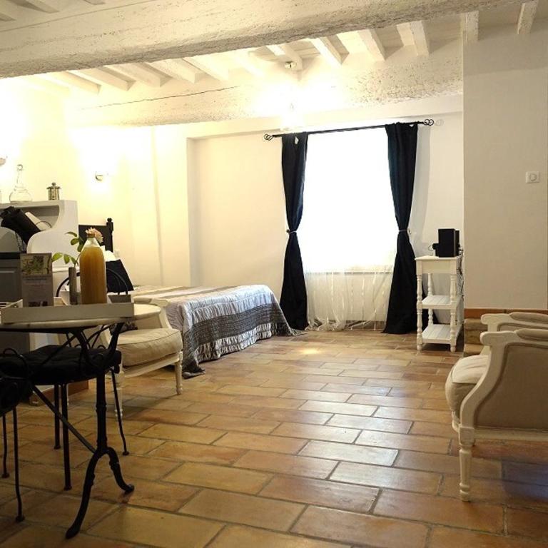 Domaine de Rhodes - 5 Chambres et 7 locations de vacances - Studio Supérieur - 5