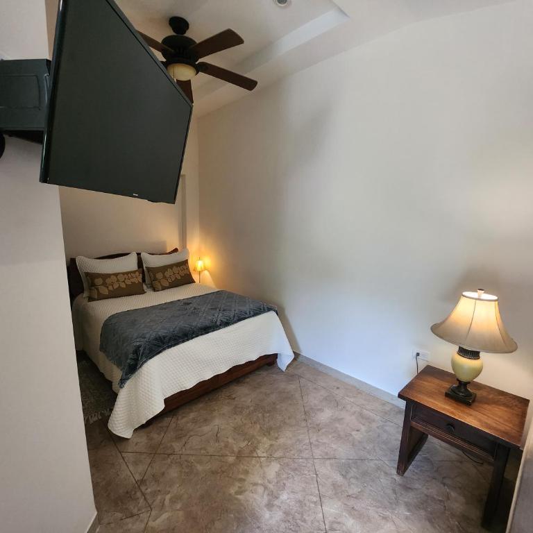 Beach 5 min walk - Private Casa Shona 5 Bedroom - Five-Bedroom House - 6