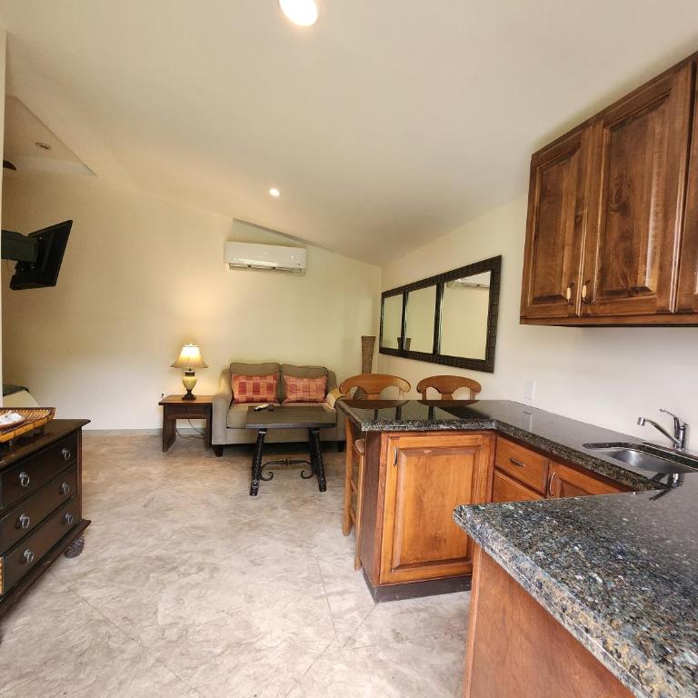 Beach 5 min walk - Private Casa Shona 5 Bedroom - Five-Bedroom House - 13