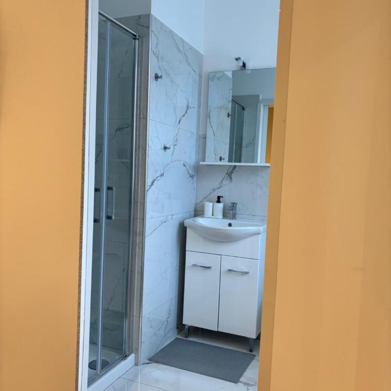 Nesima Apartment - Ospedale Garibaldi SiciliaFiera Metro Fontana - Double Room with Private Bathroom - 2