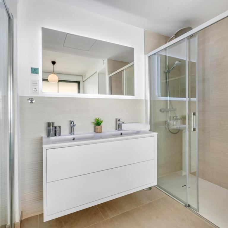 Carvajal Design Stay - Walk to Beach and Train - Apartamento de 2 dormitorios con terraza y vistas al mar - 18