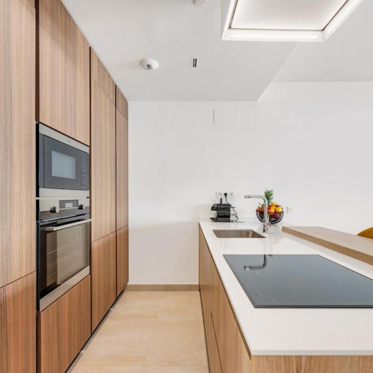 Carvajal Design Stay - Walk to Beach and Train - Apartamento de 2 dormitorios con terraza y vistas al mar - 12