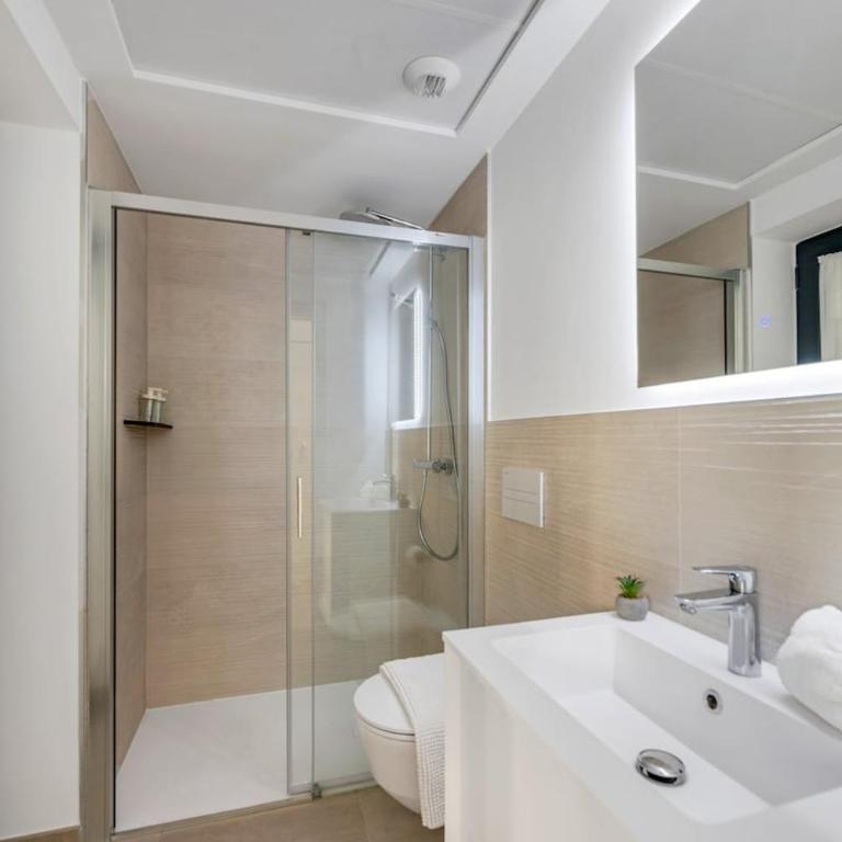 Carvajal Design Stay - Walk to Beach and Train - Apartamento de 2 dormitorios con terraza y vistas al mar - 21