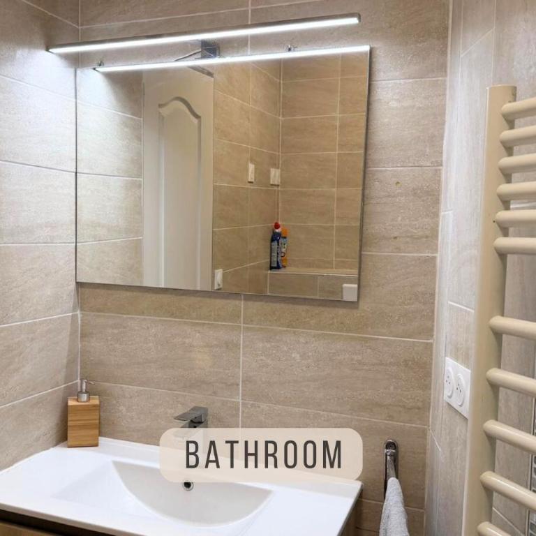 MyModernLittleParis - Haussmann Renovated Apartments with Private Balconies and Elevator - PARIS Rivoli Châtelet Les Halles - Appartement 1 Chambre Deluxe - Vue sur Ville - 17