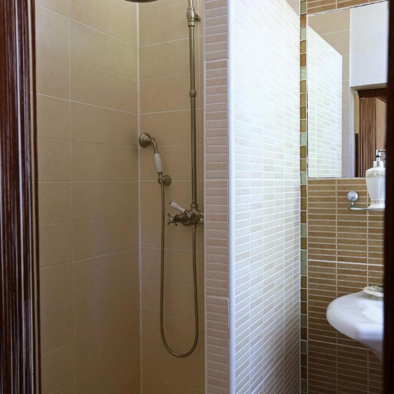 Domaine de Rhodes - 5 Chambres et 7 locations de vacances - Petite Chambre Double - 2