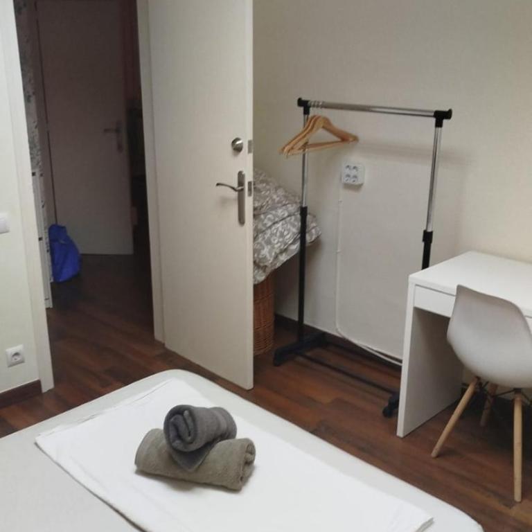 One bedroom apartment in a high area Bcn - Budget Double Room - 7