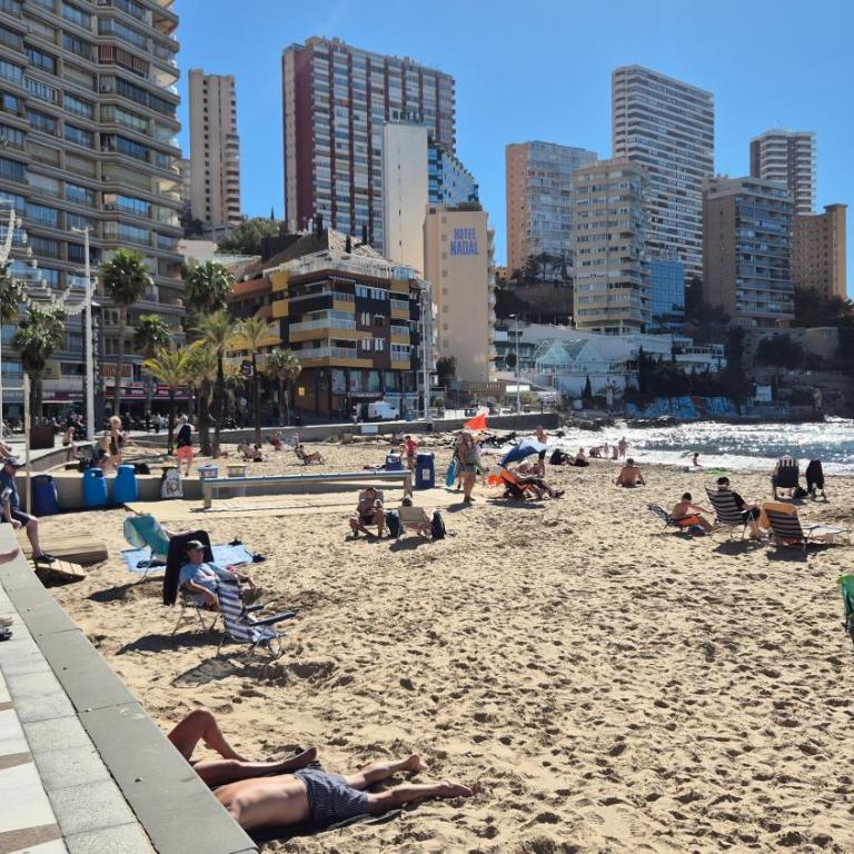 Ideal familias en urbanización de lujo a 600m de la playa Levante con Wifi, AC y Parking - Two-Bedroom Apartment - 60