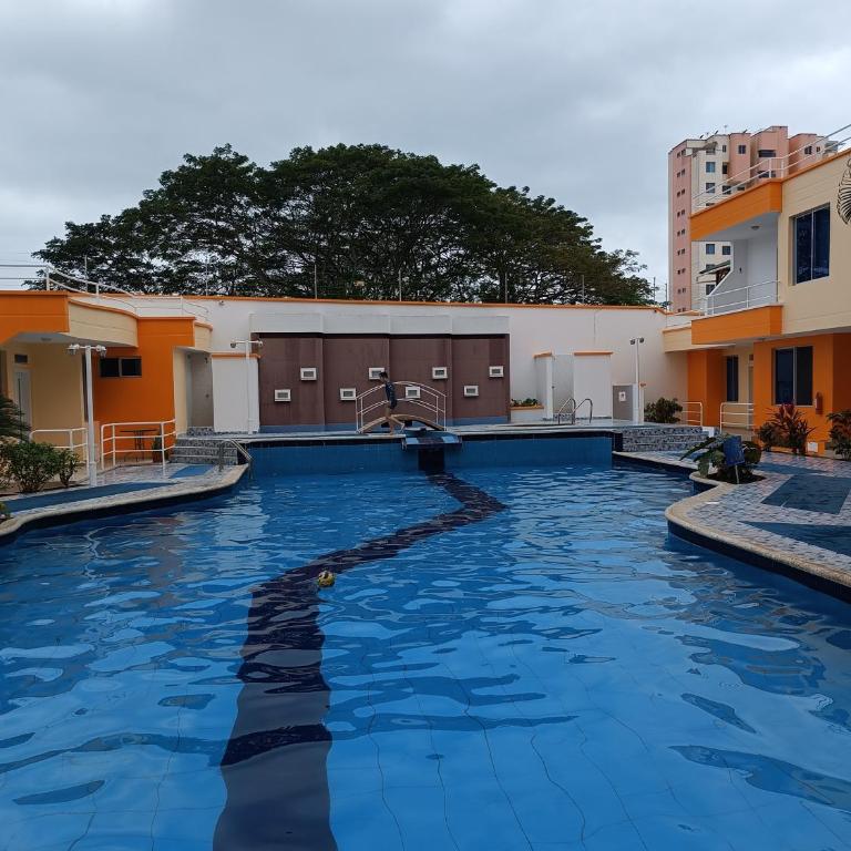Departamento impecable en Tonsupa, Conjunto Salaverry VI - Two-Bedroom Apartment - 1