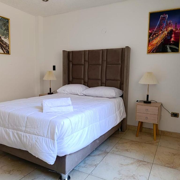 Habitación cerca al centro financiero de Lima - Double Room with Private Bathroom - 1