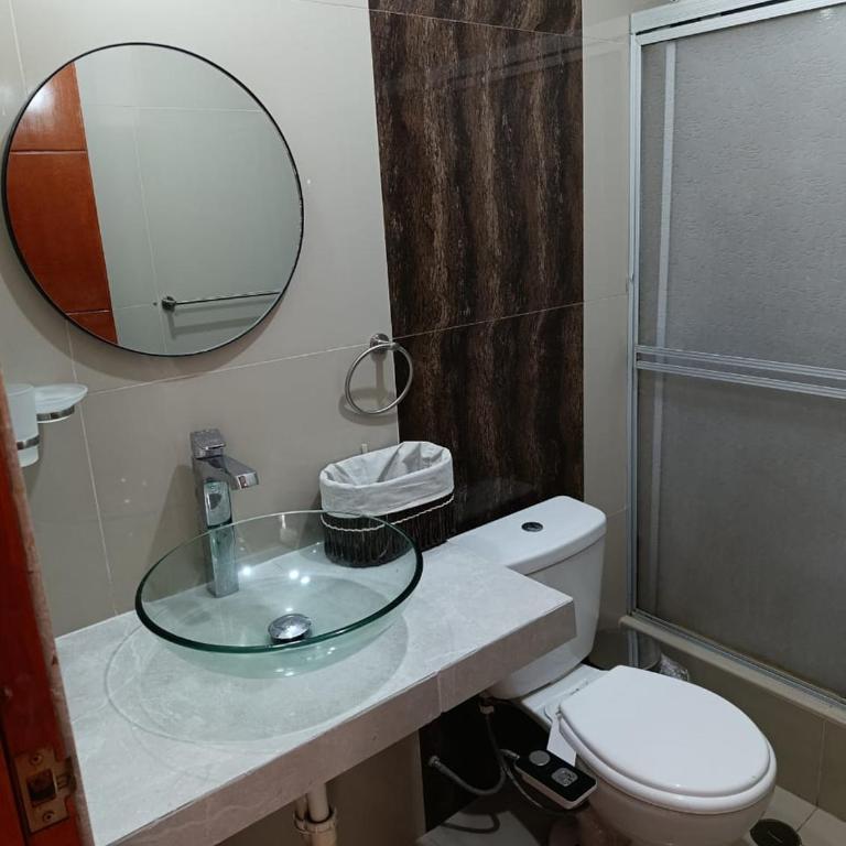 Habitación cerca al centro financiero de Lima - Double Room with Private Bathroom - 3