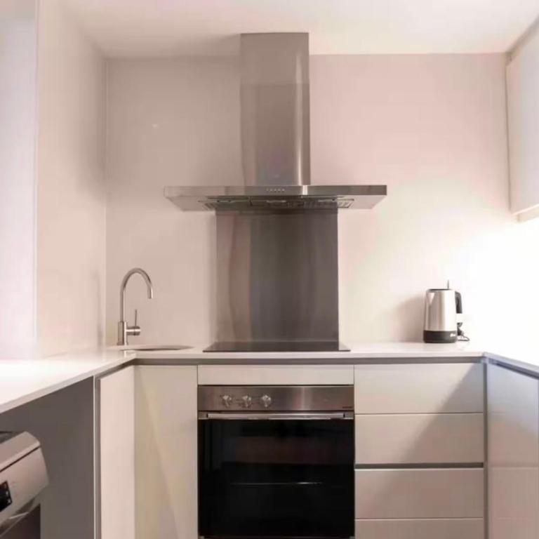 Icon 5 Star Luxury Residence - One-Bedroom Apartment with River View - 5