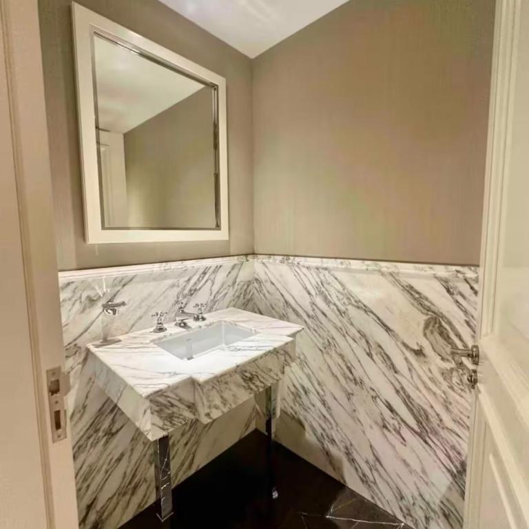 Icon 5 Star Luxury Residence - One-Bedroom Apartment with River View - 11